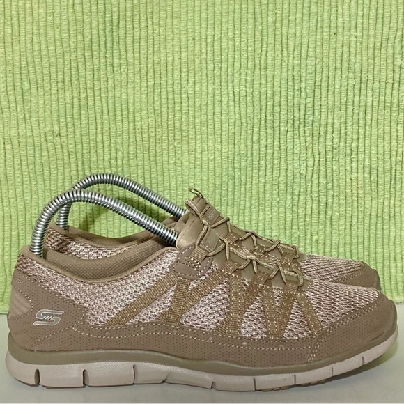 Skechers Gratis Strolling Womens Taupe Lightweight Slip On Sneakers Shoes SZ 7 - Picture 1 of 11